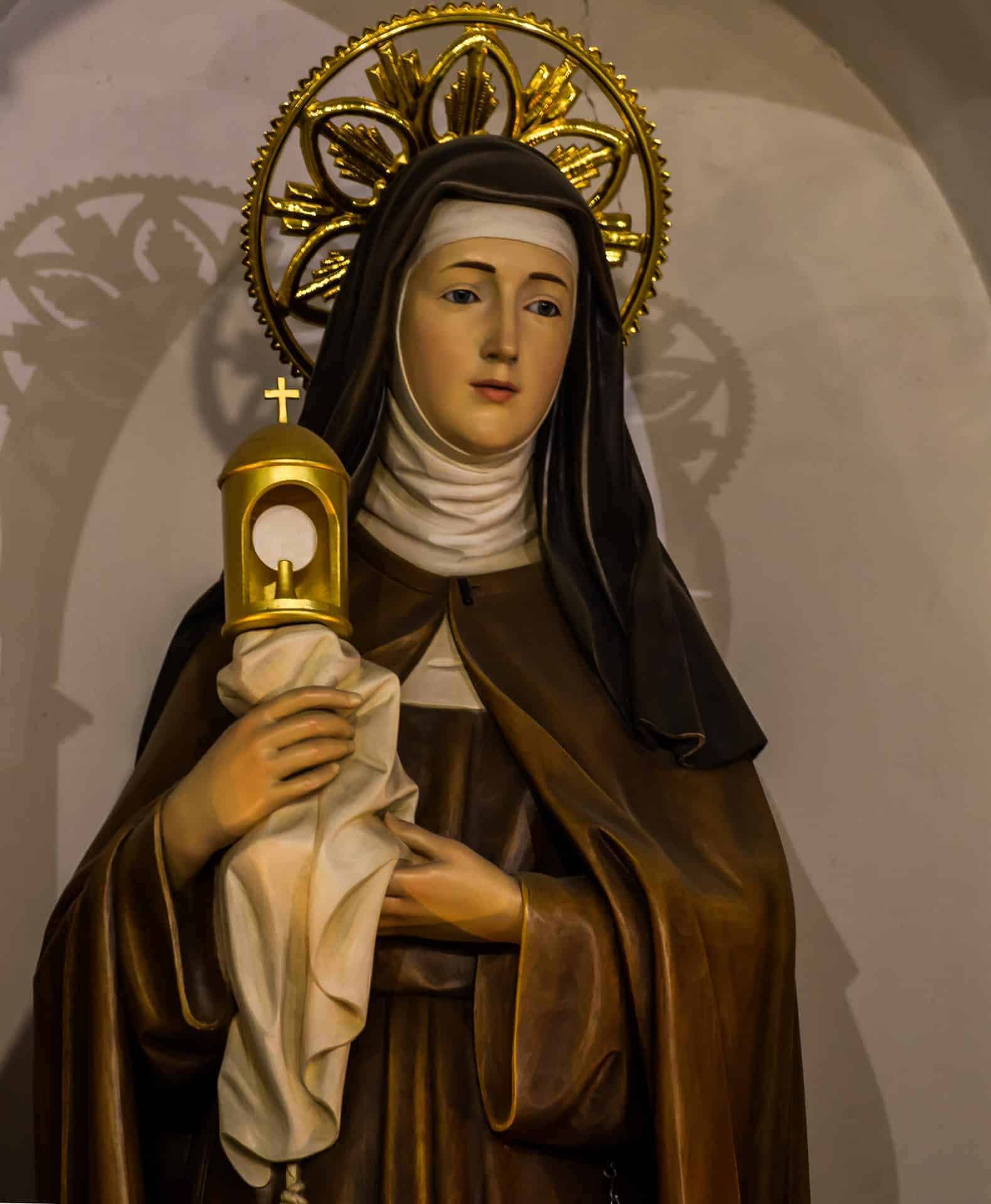 Saint Clare of Assisi statue