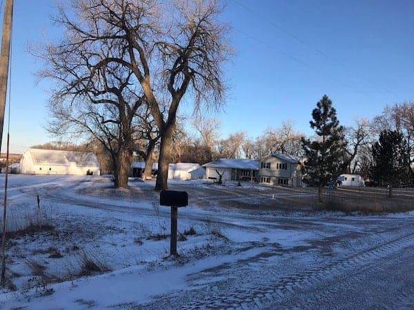 Picture of the ranch home and white barn