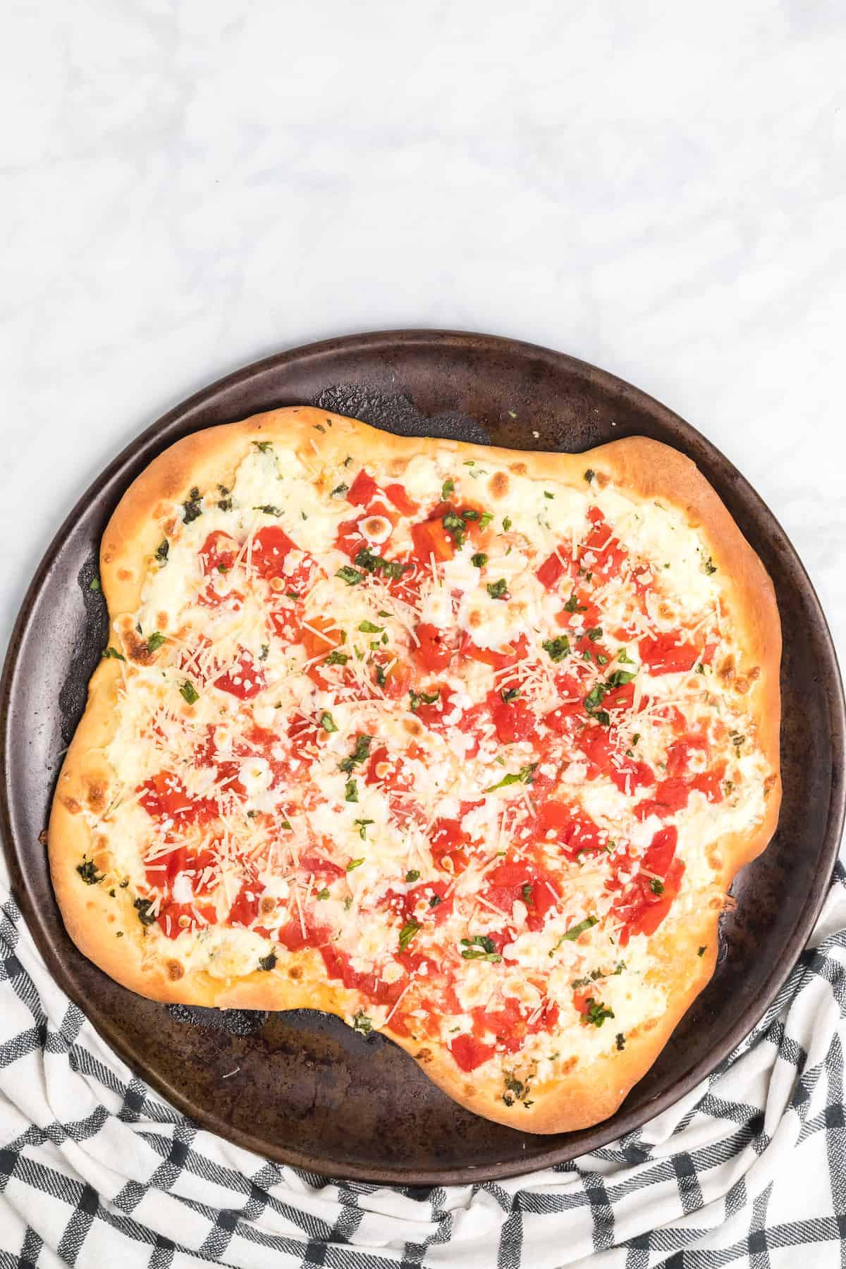 fresh baked pizza on the pizza pan 