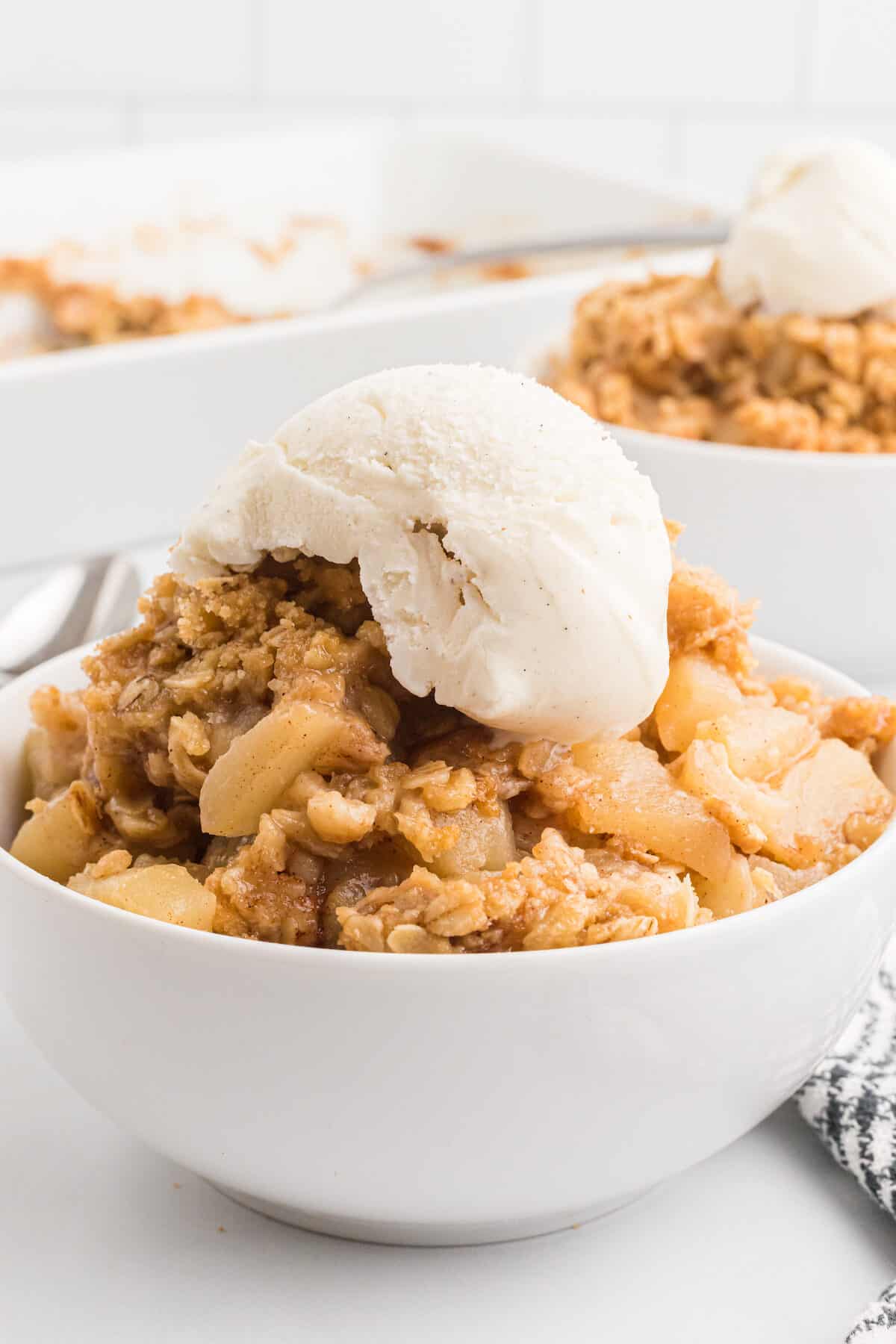 pear crisp recipe with a scoop of vanilla ice cream on top.
