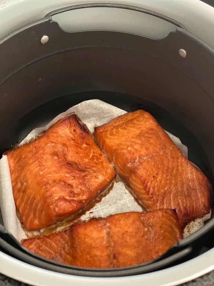 using the Ninja Foodi to air fry the salmon