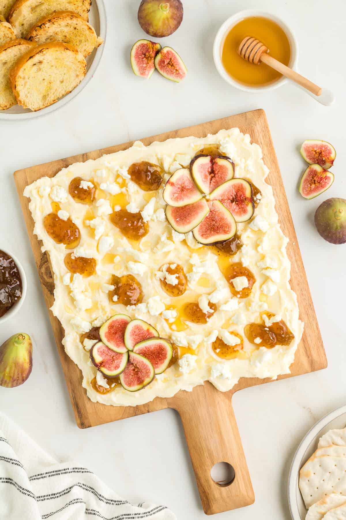 butter bread with figs and honey with goat cheese.